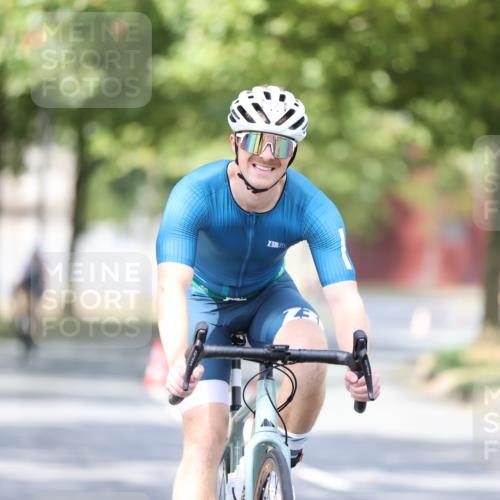 11.08.2024 - GEWOBA Citytriathlon Bremen H.Heesch http://msf.ph/oto/6777891 11.08.2024 11:46:10 Radfahren 755, 775, 806, 845, 853, 954, 962 meine-sportfotos.de