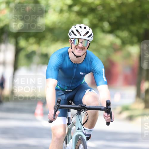 11.08.2024 - GEWOBA Citytriathlon Bremen H.Heesch http://msf.ph/oto/6777894 11.08.2024 11:46:10 Radfahren 755, 775, 806, 845, 853, 954, 962 meine-sportfotos.de