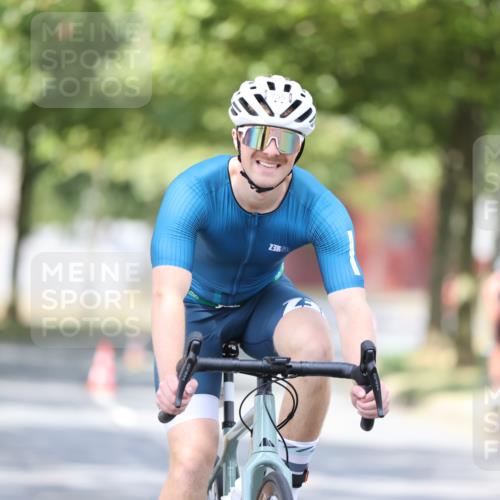 11.08.2024 - GEWOBA Citytriathlon Bremen H.Heesch http://msf.ph/oto/6777897 11.08.2024 11:46:10 Radfahren 755, 775, 806, 845, 853, 954, 962 meine-sportfotos.de