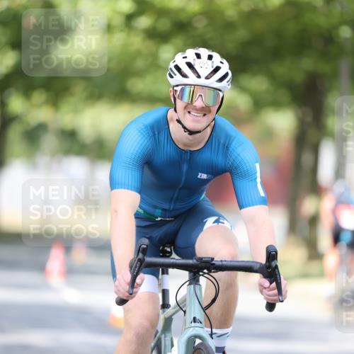 11.08.2024 - GEWOBA Citytriathlon Bremen H.Heesch http://msf.ph/oto/6777900 11.08.2024 11:46:10 Radfahren 755, 775, 806, 845, 853, 954, 962 meine-sportfotos.de