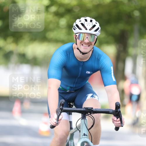 11.08.2024 - GEWOBA Citytriathlon Bremen H.Heesch http://msf.ph/oto/6777902 11.08.2024 11:46:10 Radfahren 755, 775, 806, 845, 853, 954, 962 meine-sportfotos.de