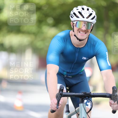 11.08.2024 - GEWOBA Citytriathlon Bremen H.Heesch http://msf.ph/oto/6777911 11.08.2024 11:46:10 Radfahren 755, 775, 806, 845, 853, 954, 962 meine-sportfotos.de