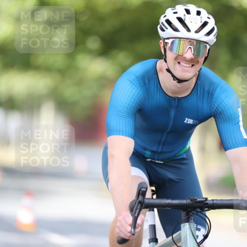 11.08.2024 - GEWOBA Citytriathlon Bremen H.Heesch http://msf.ph/oto/6777913 11.08.2024 11:46:10 Radfahren 755, 775, 806, 845, 853, 954, 962 meine-sportfotos.de