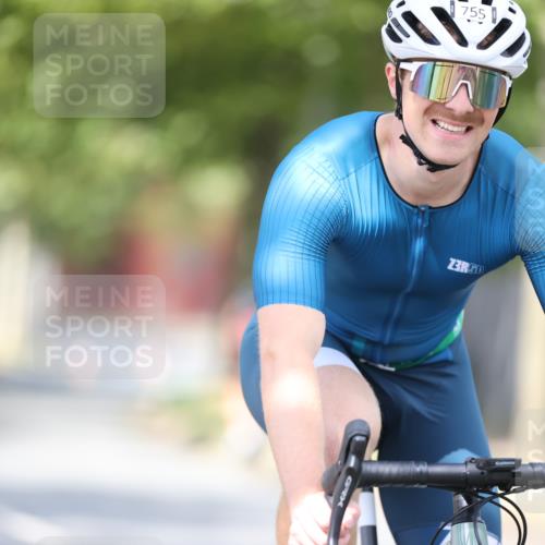 11.08.2024 - GEWOBA Citytriathlon Bremen H.Heesch http://msf.ph/oto/6777919 11.08.2024 11:46:10 Radfahren 755, 775, 806, 845, 853, 954, 962 meine-sportfotos.de