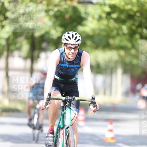 11.08.2024 - GEWOBA Citytriathlon Bremen H.Heesch http://msf.ph/oto/6777940 11.08.2024 11:46:13 Radfahren 755, 757, 775, 806, 839, 845, 853, 954, 962 meine-sportfotos.de