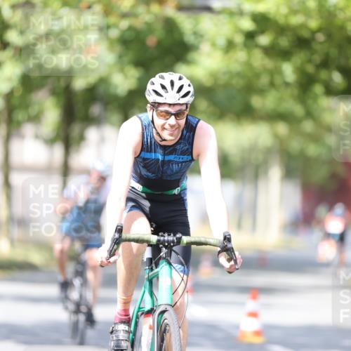 11.08.2024 - GEWOBA Citytriathlon Bremen H.Heesch http://msf.ph/oto/6777943 11.08.2024 11:46:13 Radfahren 755, 757, 775, 806, 839, 845, 853, 954, 962 meine-sportfotos.de