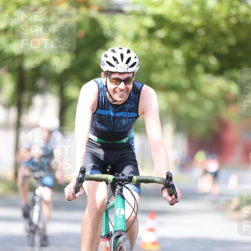 11.08.2024 - GEWOBA Citytriathlon Bremen H.Heesch http://msf.ph/oto/6777952 11.08.2024 11:46:13 Radfahren 755, 757, 775, 806, 839, 845, 853, 954, 962 meine-sportfotos.de