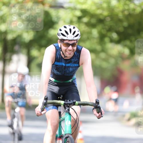 11.08.2024 - GEWOBA Citytriathlon Bremen H.Heesch http://msf.ph/oto/6777955 11.08.2024 11:46:13 Radfahren 755, 757, 775, 806, 839, 845, 853, 954, 962 meine-sportfotos.de
