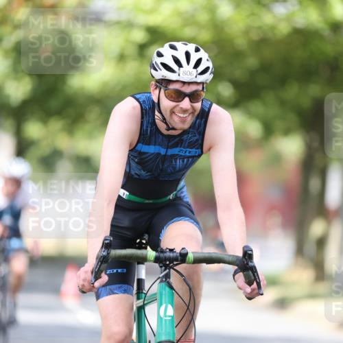 11.08.2024 - GEWOBA Citytriathlon Bremen H.Heesch http://msf.ph/oto/6777963 11.08.2024 11:46:13 Radfahren 755, 757, 775, 806, 839, 845, 853, 954, 962 meine-sportfotos.de