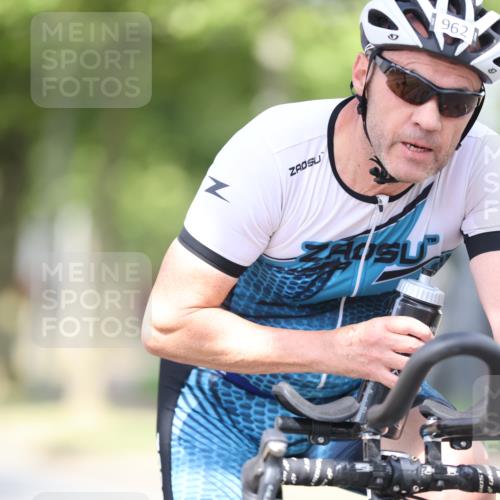 11.08.2024 - GEWOBA Citytriathlon Bremen H.Heesch http://msf.ph/oto/6778011 11.08.2024 11:46:15 Radfahren 755, 757, 773, 775, 806, 839, 843, 853, 954, 962 meine-sportfotos.de