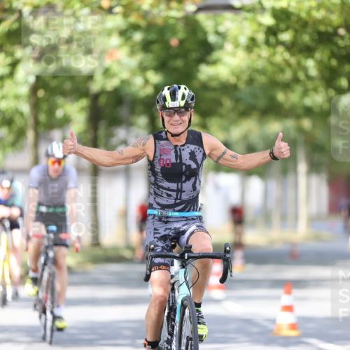 11.08.2024 - GEWOBA Citytriathlon Bremen H.Heesch http://msf.ph/oto/6778059 11.08.2024 11:46:25 Radfahren 703, 757, 768, 773, 806, 839, 843, 942, 962 meine-sportfotos.de