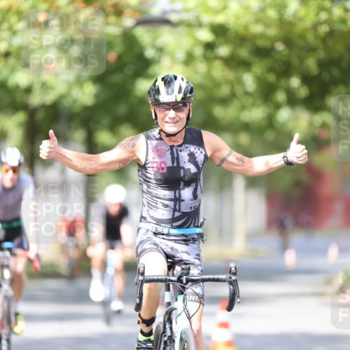 11.08.2024 - GEWOBA Citytriathlon Bremen H.Heesch http://msf.ph/oto/6778076 11.08.2024 11:46:26 Radfahren 703, 757, 768, 773, 839, 843, 942, 962 meine-sportfotos.de