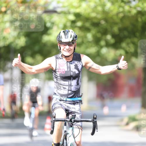11.08.2024 - GEWOBA Citytriathlon Bremen H.Heesch http://msf.ph/oto/6778083 11.08.2024 11:46:26 Radfahren 703, 757, 768, 773, 839, 843, 942, 962 meine-sportfotos.de