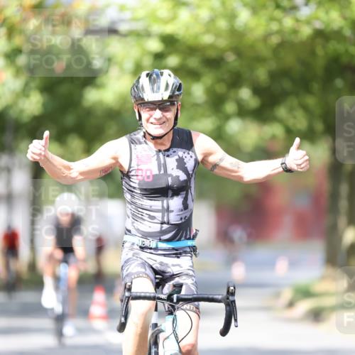 11.08.2024 - GEWOBA Citytriathlon Bremen H.Heesch http://msf.ph/oto/6778086 11.08.2024 11:46:26 Radfahren 703, 757, 768, 773, 839, 843, 942, 962 meine-sportfotos.de