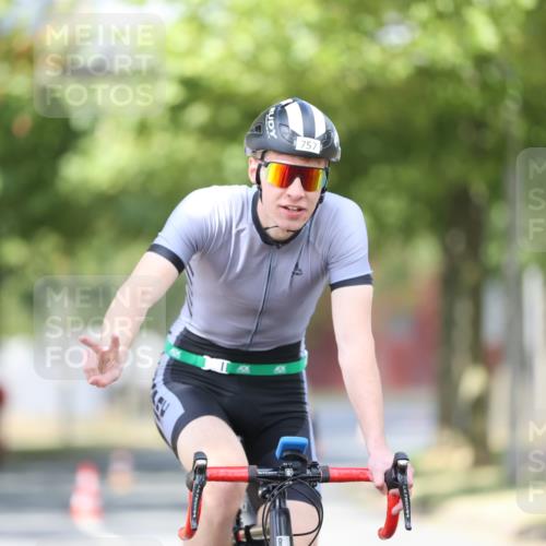 11.08.2024 - GEWOBA Citytriathlon Bremen H.Heesch http://msf.ph/oto/6778102 11.08.2024 11:46:27 Radfahren 703, 757, 768, 773, 839, 843, 942 meine-sportfotos.de