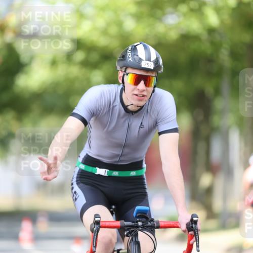 11.08.2024 - GEWOBA Citytriathlon Bremen H.Heesch http://msf.ph/oto/6778105 11.08.2024 11:46:27 Radfahren 703, 757, 768, 773, 839, 843, 942 meine-sportfotos.de