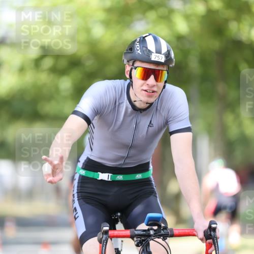 11.08.2024 - GEWOBA Citytriathlon Bremen H.Heesch http://msf.ph/oto/6778110 11.08.2024 11:46:27 Radfahren 703, 757, 768, 773, 839, 843, 942 meine-sportfotos.de