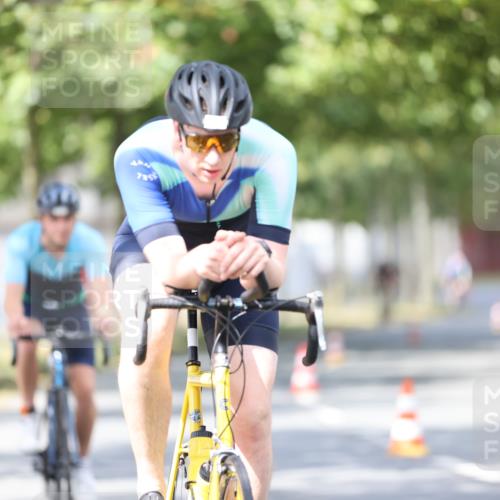 11.08.2024 - GEWOBA Citytriathlon Bremen H.Heesch http://msf.ph/oto/6778118 11.08.2024 11:46:28 Radfahren 703, 757, 768, 773, 839, 843, 942 meine-sportfotos.de