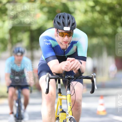 11.08.2024 - GEWOBA Citytriathlon Bremen H.Heesch http://msf.ph/oto/6778122 11.08.2024 11:46:28 Radfahren 703, 757, 768, 773, 839, 843, 942 meine-sportfotos.de