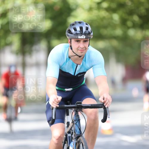 11.08.2024 - GEWOBA Citytriathlon Bremen H.Heesch http://msf.ph/oto/6778151 11.08.2024 11:46:29 Radfahren 703, 757, 768, 773, 839, 843, 942 meine-sportfotos.de
