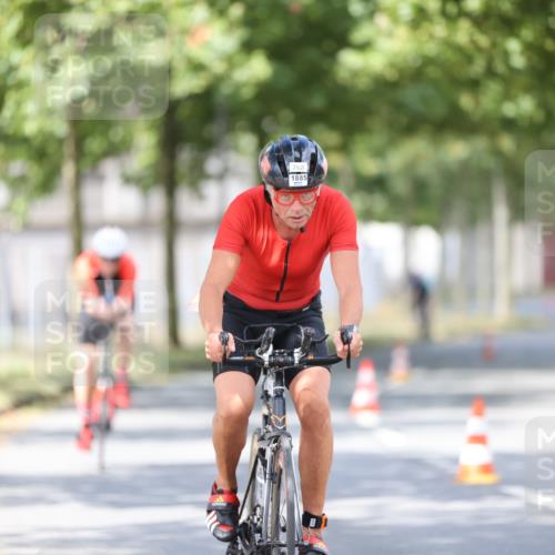11.08.2024 - GEWOBA Citytriathlon Bremen H.Heesch http://msf.ph/oto/6778195 11.08.2024 11:46:31 Radfahren 703, 757, 768, 773, 798, 839, 843, 942, 1040 meine-sportfotos.de