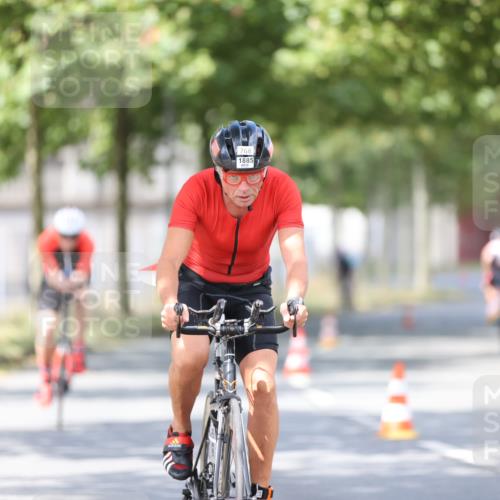 11.08.2024 - GEWOBA Citytriathlon Bremen H.Heesch http://msf.ph/oto/6778198 11.08.2024 11:46:31 Radfahren 703, 757, 768, 773, 798, 839, 843, 942, 1040 meine-sportfotos.de