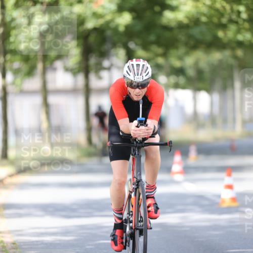 11.08.2024 - GEWOBA Citytriathlon Bremen H.Heesch http://msf.ph/oto/6778223 11.08.2024 11:46:32 Radfahren 703, 757, 768, 773, 798, 839, 843, 942, 1040 meine-sportfotos.de