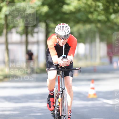 11.08.2024 - GEWOBA Citytriathlon Bremen H.Heesch http://msf.ph/oto/6778236 11.08.2024 11:46:32 Radfahren 703, 757, 768, 773, 798, 839, 843, 942, 1040 meine-sportfotos.de