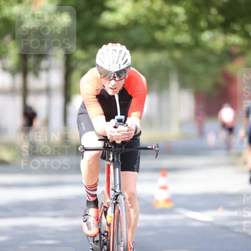 11.08.2024 - GEWOBA Citytriathlon Bremen H.Heesch http://msf.ph/oto/6778243 11.08.2024 11:46:32 Radfahren 703, 757, 768, 773, 798, 839, 843, 942, 1040 meine-sportfotos.de