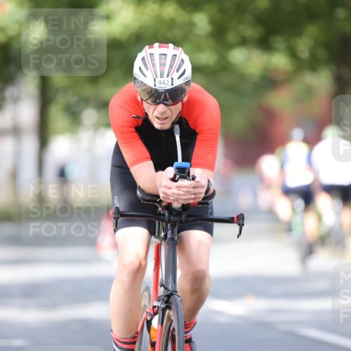 11.08.2024 - GEWOBA Citytriathlon Bremen H.Heesch http://msf.ph/oto/6778255 11.08.2024 11:46:33 Radfahren 703, 757, 768, 773, 798, 839, 843, 942, 1040 meine-sportfotos.de
