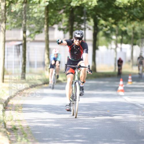 11.08.2024 - GEWOBA Citytriathlon Bremen H.Heesch http://msf.ph/oto/6778271 11.08.2024 11:46:36 Radfahren 703, 757, 768, 773, 798, 839, 843, 942, 1040 meine-sportfotos.de