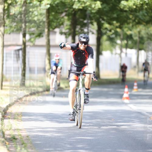 11.08.2024 - GEWOBA Citytriathlon Bremen H.Heesch http://msf.ph/oto/6778274 11.08.2024 11:46:36 Radfahren 703, 757, 768, 773, 798, 839, 843, 942, 1040 meine-sportfotos.de