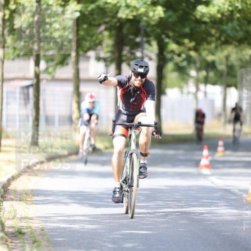 11.08.2024 - GEWOBA Citytriathlon Bremen H.Heesch http://msf.ph/oto/6778278 11.08.2024 11:46:36 Radfahren 703, 757, 768, 773, 798, 839, 843, 942, 1040 meine-sportfotos.de