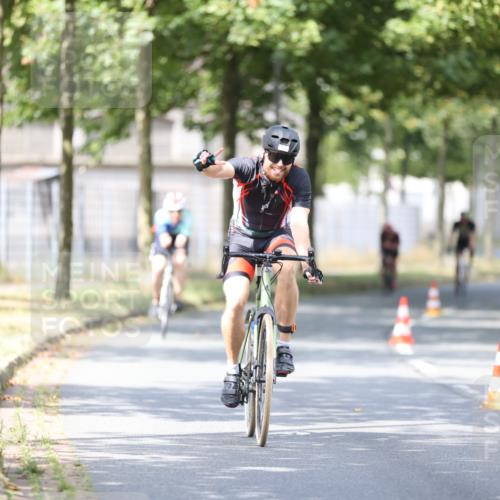 11.08.2024 - GEWOBA Citytriathlon Bremen H.Heesch http://msf.ph/oto/6778281 11.08.2024 11:46:36 Radfahren 703, 757, 768, 773, 798, 839, 843, 942, 1040 meine-sportfotos.de