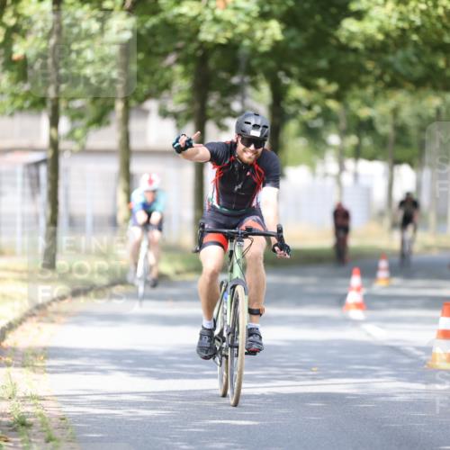 11.08.2024 - GEWOBA Citytriathlon Bremen H.Heesch http://msf.ph/oto/6778284 11.08.2024 11:46:36 Radfahren 703, 757, 768, 773, 798, 839, 843, 942, 1040 meine-sportfotos.de
