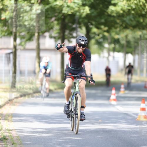 11.08.2024 - GEWOBA Citytriathlon Bremen H.Heesch http://msf.ph/oto/6778287 11.08.2024 11:46:36 Radfahren 703, 757, 768, 773, 798, 839, 843, 942, 1040 meine-sportfotos.de