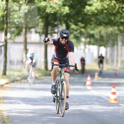 11.08.2024 - GEWOBA Citytriathlon Bremen H.Heesch http://msf.ph/oto/6778293 11.08.2024 11:46:36 Radfahren 703, 757, 768, 773, 798, 839, 843, 942, 1040 meine-sportfotos.de