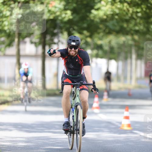 11.08.2024 - GEWOBA Citytriathlon Bremen H.Heesch http://msf.ph/oto/6778305 11.08.2024 11:46:37 Radfahren 703, 757, 768, 773, 798, 839, 843, 942, 1040 meine-sportfotos.de