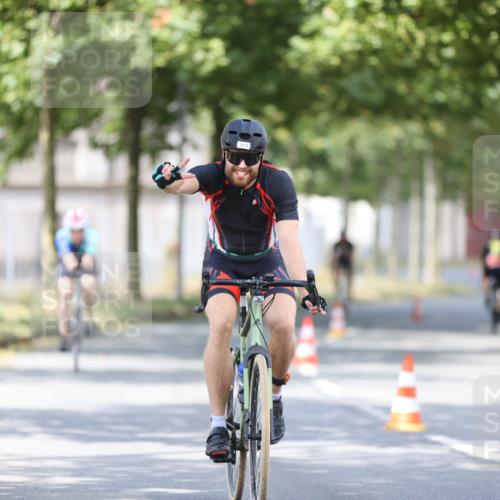 11.08.2024 - GEWOBA Citytriathlon Bremen H.Heesch http://msf.ph/oto/6778308 11.08.2024 11:46:37 Radfahren 703, 757, 768, 773, 798, 839, 843, 942, 1040 meine-sportfotos.de