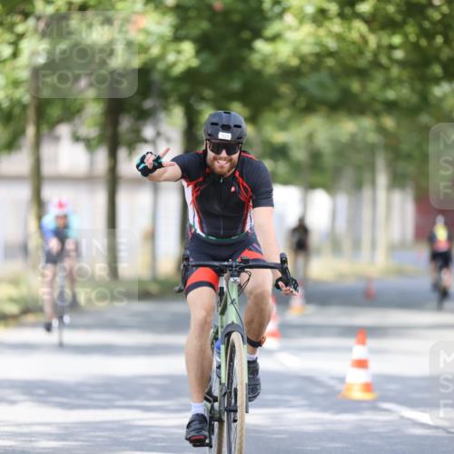 11.08.2024 - GEWOBA Citytriathlon Bremen H.Heesch http://msf.ph/oto/6778312 11.08.2024 11:46:37 Radfahren 703, 757, 768, 773, 798, 839, 843, 942, 1040 meine-sportfotos.de