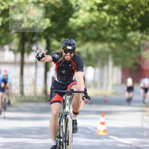 11.08.2024 - GEWOBA Citytriathlon Bremen H.Heesch http://msf.ph/oto/6778317 11.08.2024 11:46:37 Radfahren 703, 757, 768, 773, 798, 839, 843, 942, 1040 meine-sportfotos.de
