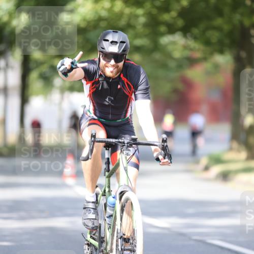 11.08.2024 - GEWOBA Citytriathlon Bremen H.Heesch http://msf.ph/oto/6778338 11.08.2024 11:46:37 Radfahren 703, 757, 768, 773, 798, 839, 843, 942, 1040 meine-sportfotos.de