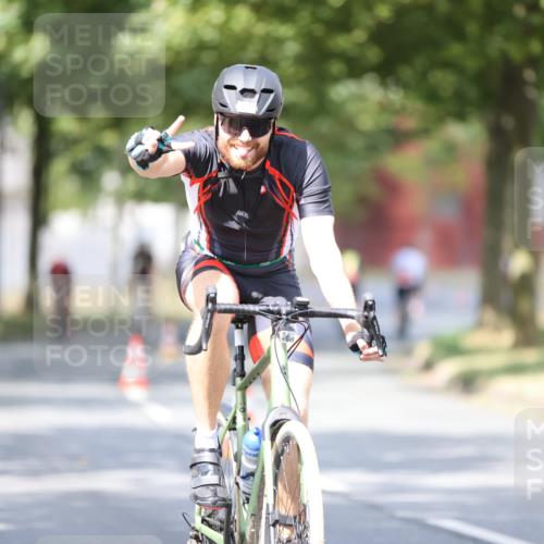11.08.2024 - GEWOBA Citytriathlon Bremen H.Heesch http://msf.ph/oto/6778341 11.08.2024 11:46:37 Radfahren 703, 757, 768, 773, 798, 839, 843, 942, 1040 meine-sportfotos.de