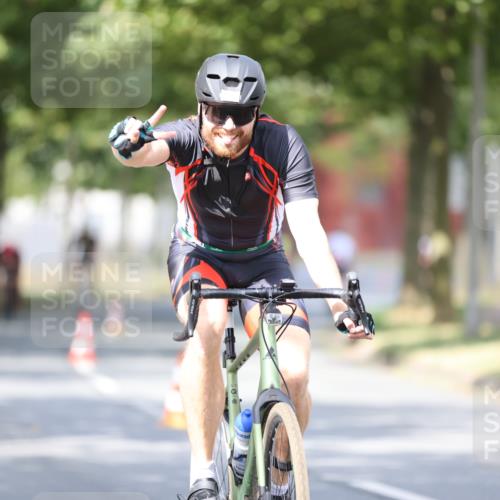 11.08.2024 - GEWOBA Citytriathlon Bremen H.Heesch http://msf.ph/oto/6778346 11.08.2024 11:46:37 Radfahren 703, 757, 768, 773, 798, 839, 843, 942, 1040 meine-sportfotos.de