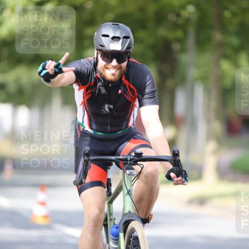 11.08.2024 - GEWOBA Citytriathlon Bremen H.Heesch http://msf.ph/oto/6778355 11.08.2024 11:46:37 Radfahren 703, 757, 768, 773, 798, 839, 843, 942, 1040 meine-sportfotos.de