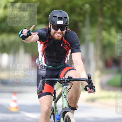 11.08.2024 - GEWOBA Citytriathlon Bremen H.Heesch http://msf.ph/oto/6778358 11.08.2024 11:46:37 Radfahren 703, 757, 768, 773, 798, 839, 843, 942, 1040 meine-sportfotos.de
