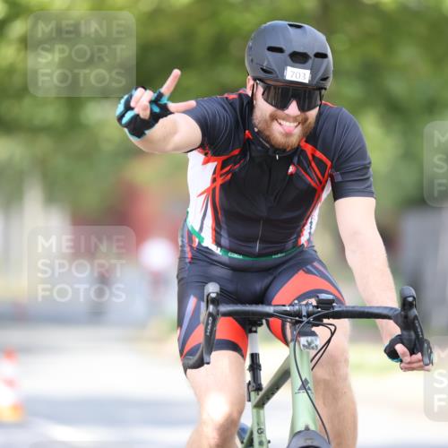 11.08.2024 - GEWOBA Citytriathlon Bremen H.Heesch http://msf.ph/oto/6778367 11.08.2024 11:46:38 Radfahren 703, 768, 773, 798, 839, 843, 942, 1040 meine-sportfotos.de