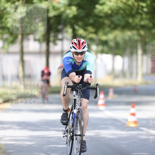 11.08.2024 - GEWOBA Citytriathlon Bremen H.Heesch http://msf.ph/oto/6778382 11.08.2024 11:46:39 Radfahren 703, 768, 773, 798, 843, 942, 1040 meine-sportfotos.de