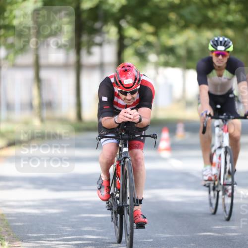 11.08.2024 - GEWOBA Citytriathlon Bremen H.Heesch http://msf.ph/oto/6778468 11.08.2024 11:46:42 Radfahren 703, 768, 798, 942, 1040 meine-sportfotos.de