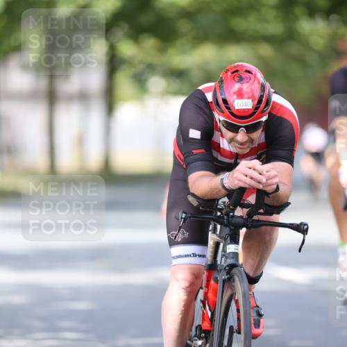 11.08.2024 - GEWOBA Citytriathlon Bremen H.Heesch http://msf.ph/oto/6778500 11.08.2024 11:46:43 Radfahren 703, 798, 903, 942, 1040 meine-sportfotos.de